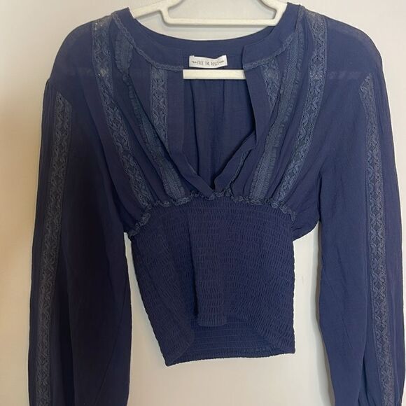 Free the Roses Navy Smocked waist blouse top - Picture 4 of 6
